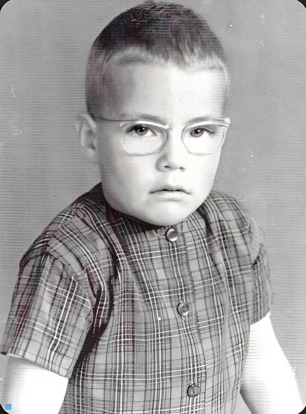 Raten Sie, wer dieser Junge ist, der zu einem der berühmtesten Schauspieler der Welt geworden ist