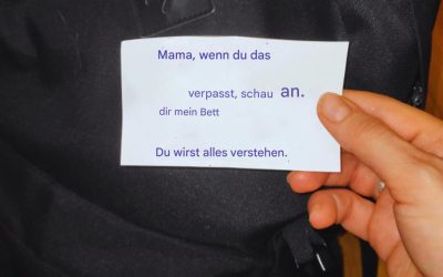 Mein Mann beeilte sich, die Sachen unserer Tochter am Tag nach ihrer Beerdigung wegzuwerfen – was ich in ihrem Zimmer fand, veränderte alles
