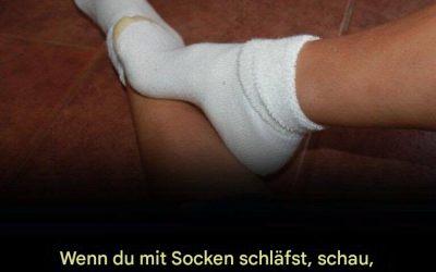 Das passiert wirklich, wenn man mit Socken schläft.