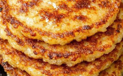 Einfaches Rezept für Südstaaten-Hoecakes: Knusprig, goldbraun und voller altmodischem Geschmack