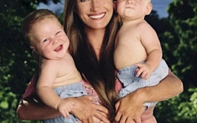 Jane Seymour, 72, präsentiert ihre Zwillingssöhne, die sie im Alter von 44 Jahren zur Welt brachte.