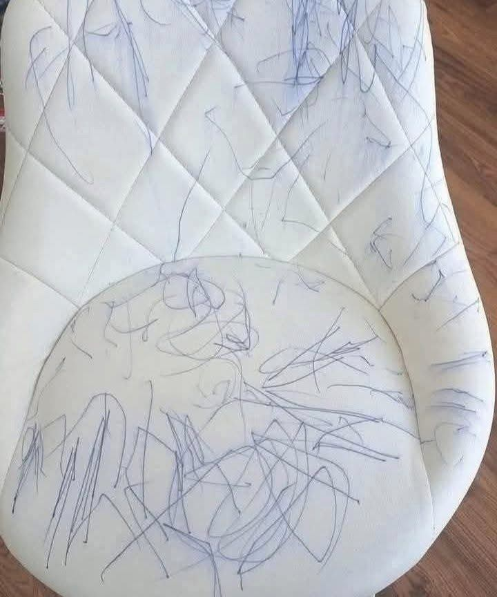 Mein Neffe hat das mit meinem Stuhl gemacht, was soll ich tun?
