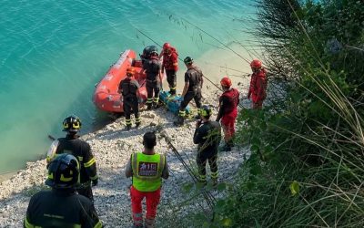 🕯️ Aus Ruhe wurde Tragödie… Was am See geschah, trieb allen die Tränen in die Augen.
