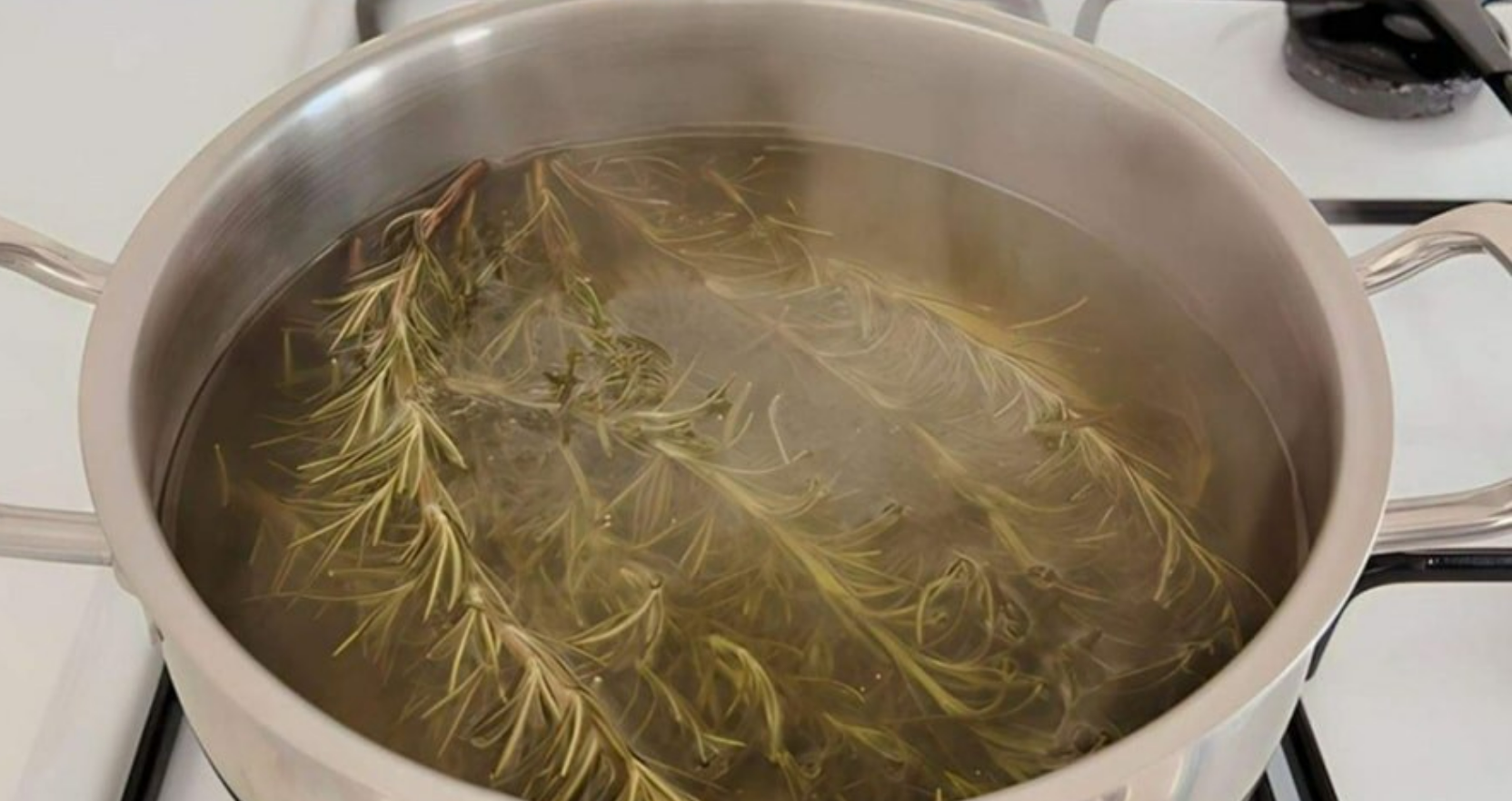 Kochen Sie 5 Rosmarinzweige auf, und Sie werden dieses lästige Problem los.