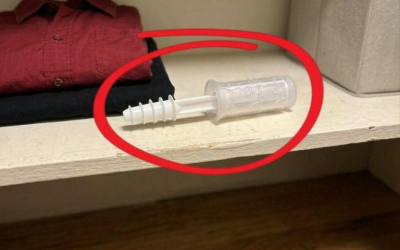Ich öffnete heute Abend den Kleiderschrank meiner Frau und fand das hier. Ich…